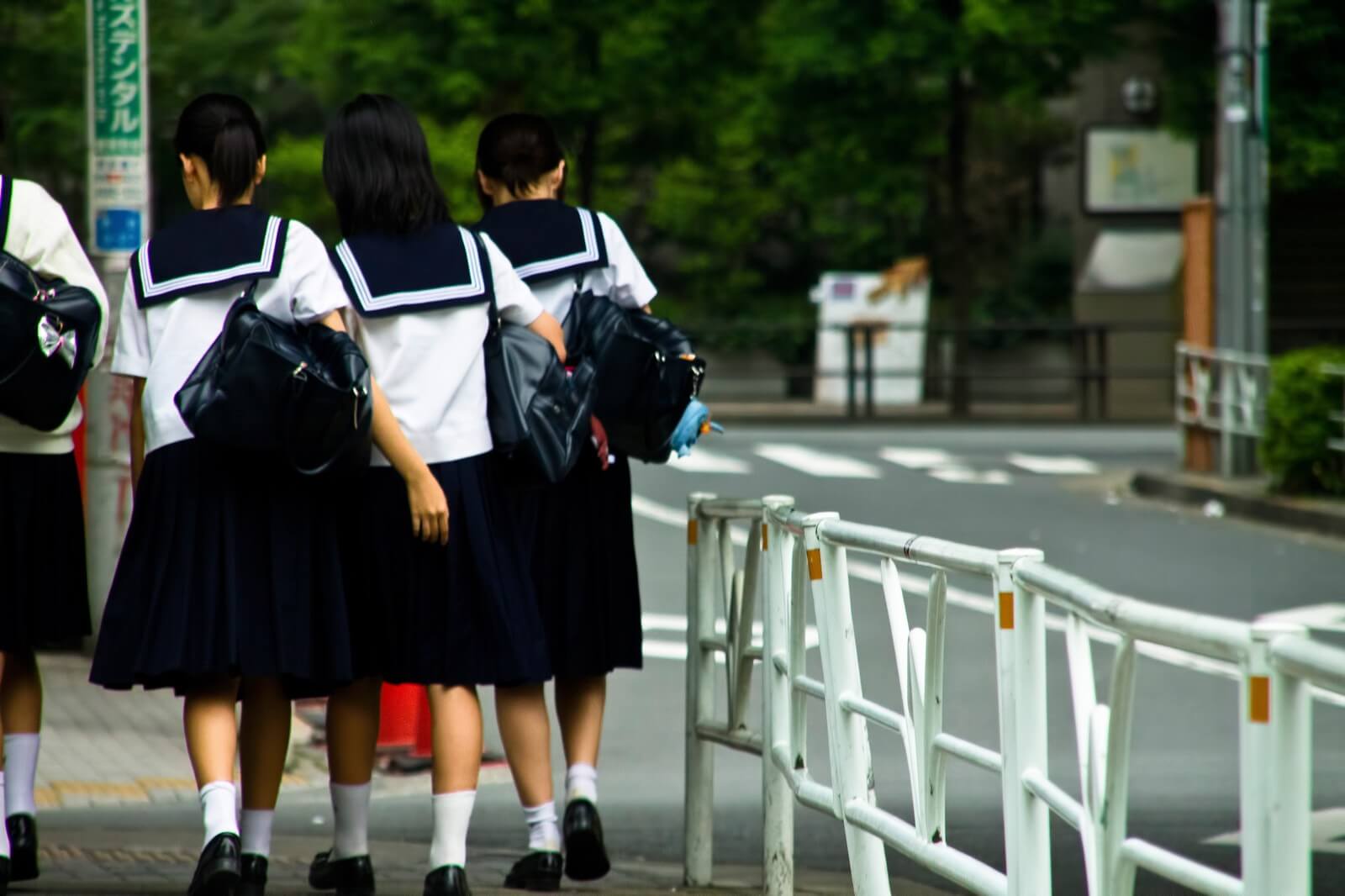 中学生の携帯電話の持ち込み解禁はいつから 持ち込みの条件は スマホ持ち込みのメリット デメリットや世間の反応を紹介 思無邪 おもいによこしまなし